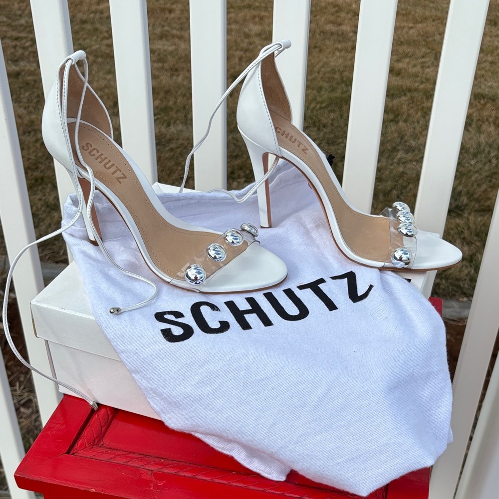 Schultz White Leather Heels NIB, 4” Heels Wrap Ankle